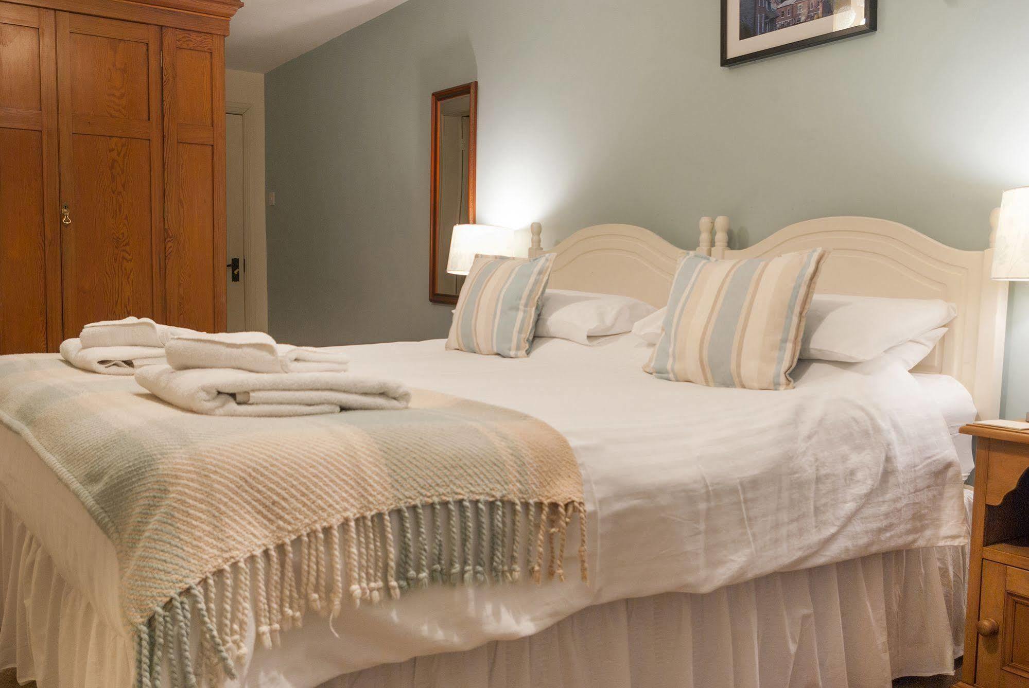 The Dragon Hotel Монтгомери Экстерьер фото